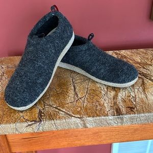 Women’s Giesswein wool slippers